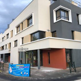 Rénovation de façade immeuble moderne